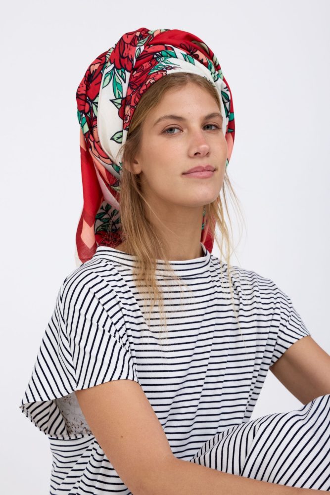⁦מטפחת FLORINA RED⁩ – תמונה ⁦3⁩