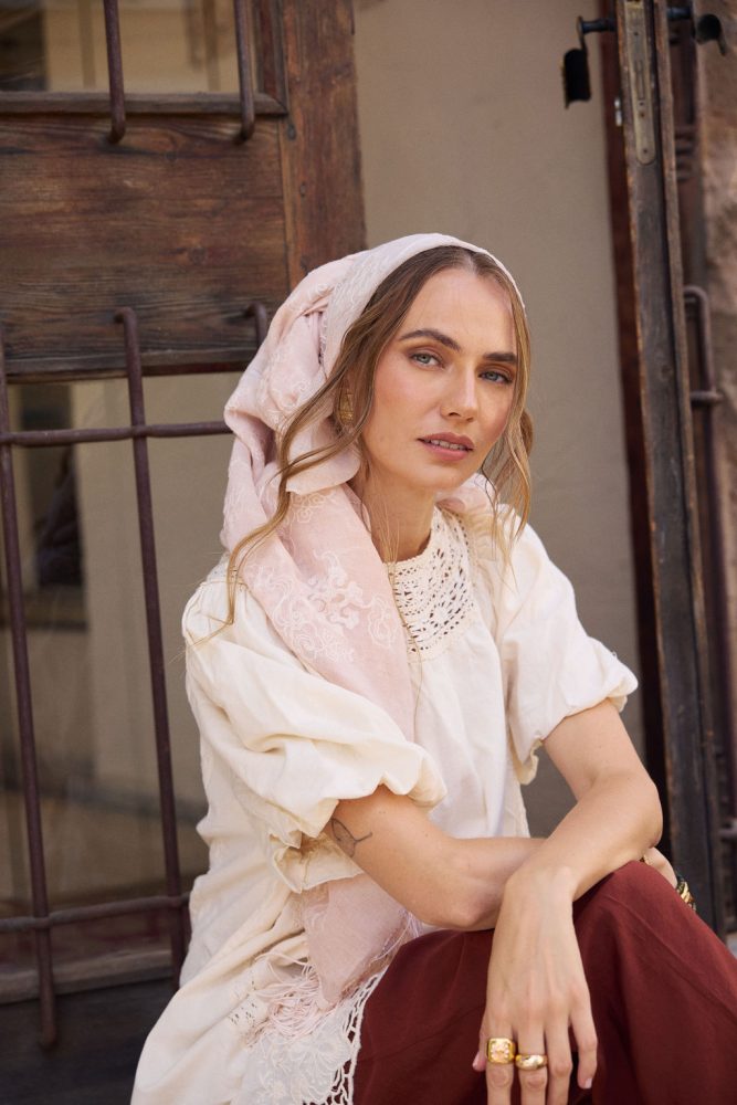⁦מטפחת TERRA ROSE ריבוע⁩ – תמונה ⁦2⁩